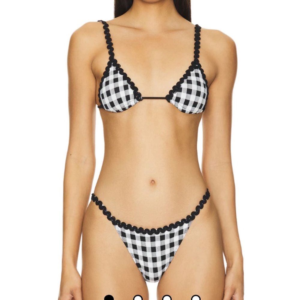 Leslie Amon zita bikini